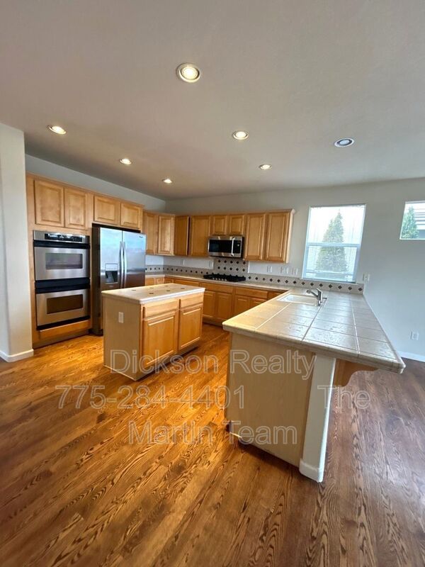 3084 Ten Mile Drive property image