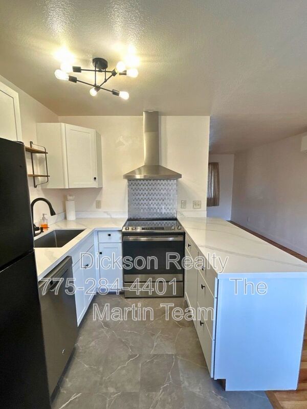 640 James Lane property image