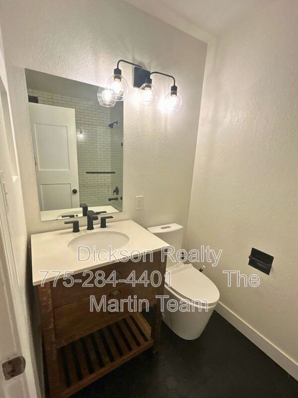 640 James Lane property image