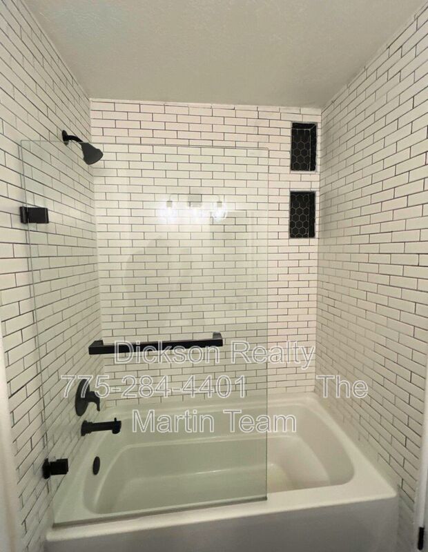 640 James Lane property image