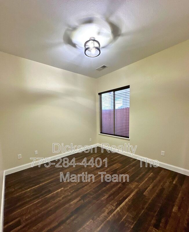 1390 N Foxglen Court property image