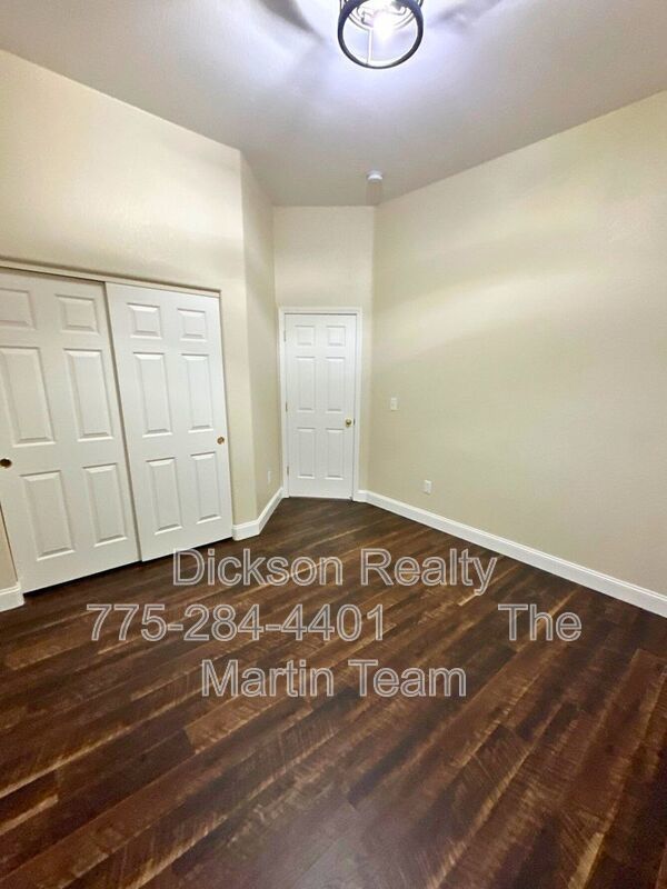 1390 N Foxglen Court property image