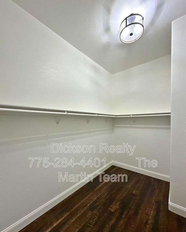 1390 N Foxglen Court property image