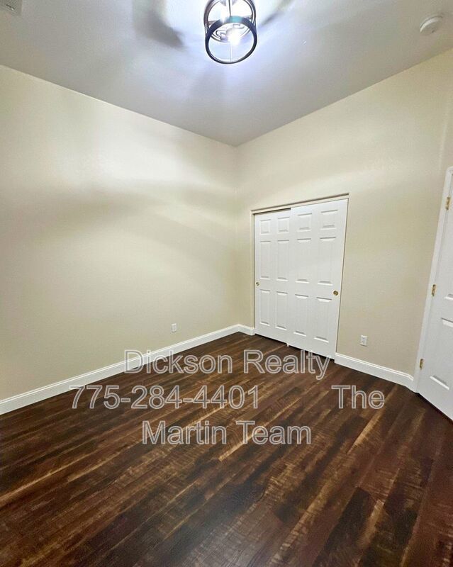 1390 N Foxglen Court property image