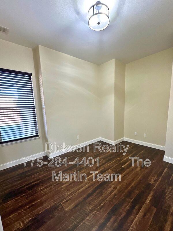 1390 N Foxglen Court property image