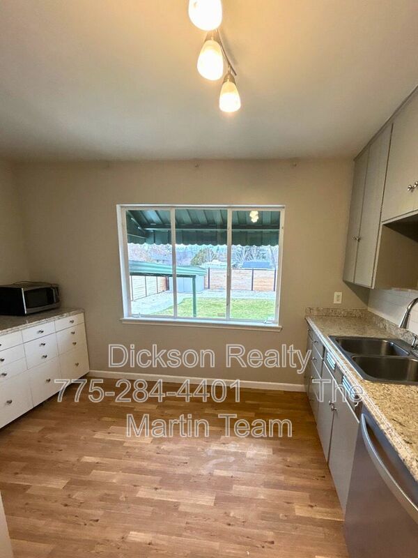 320 W Plumb Lane property image