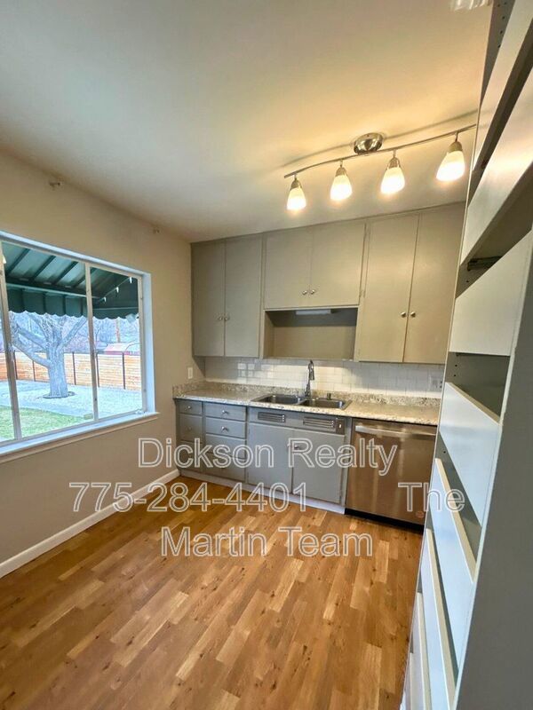 320 W Plumb Lane property image