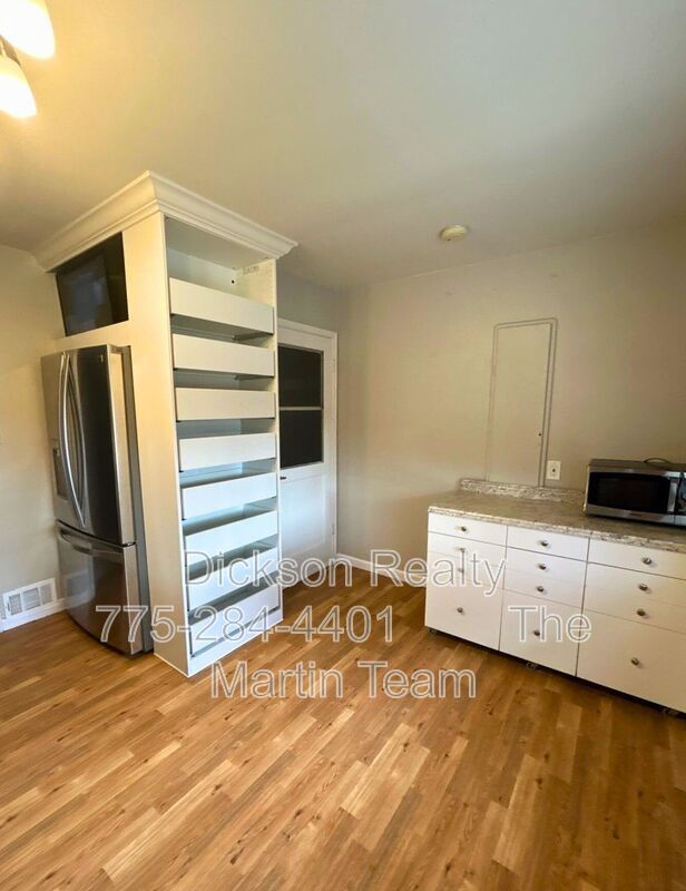 320 W Plumb Lane property image