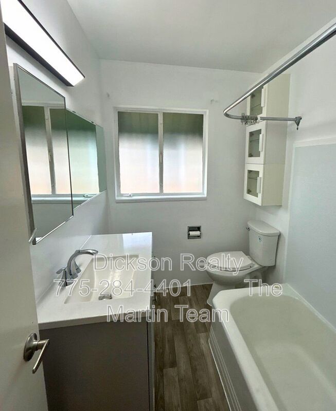 320 W Plumb Lane property image