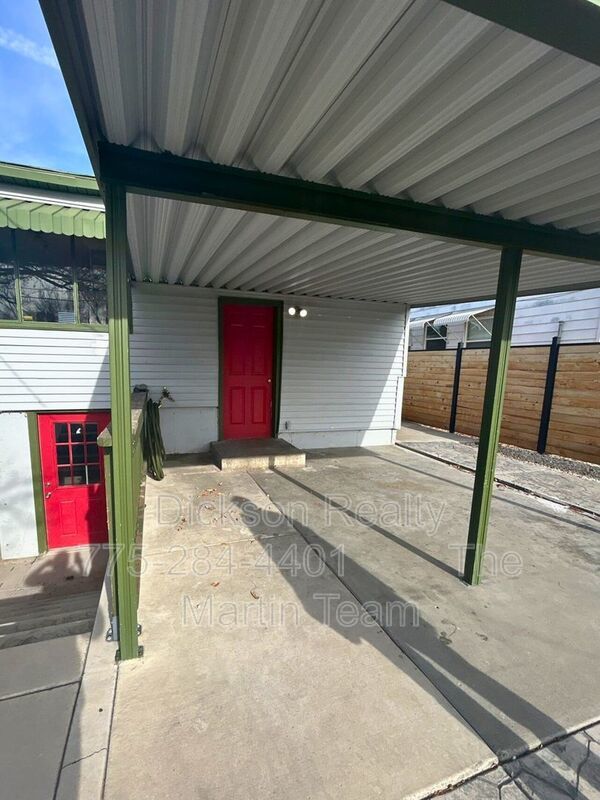 320 W Plumb Lane property image