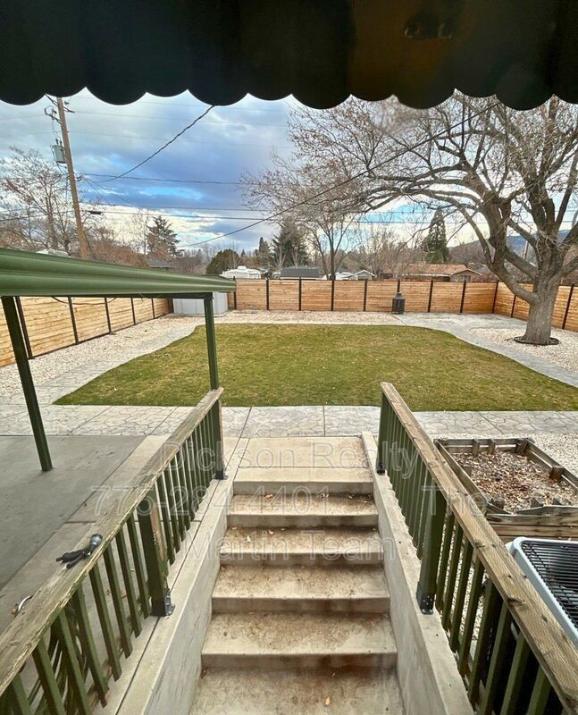 320 W Plumb Lane property image