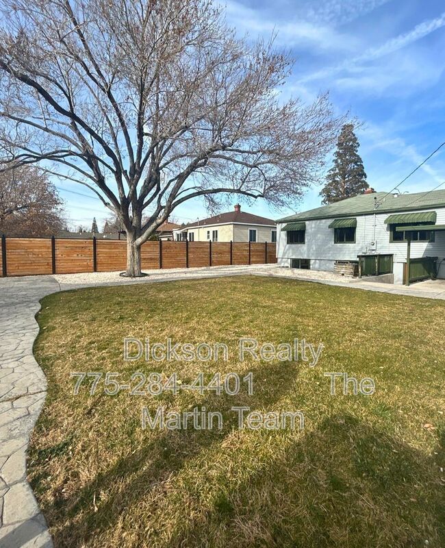 320 W Plumb Lane property image