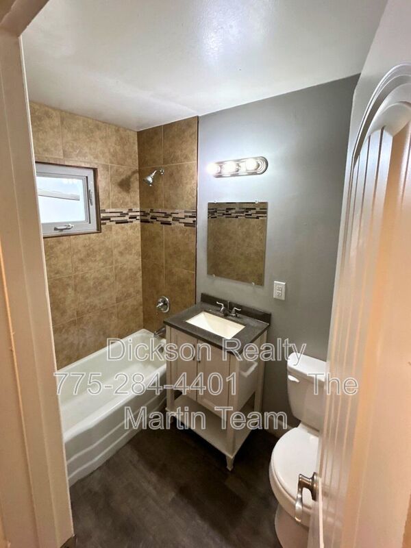 835 20th St property image