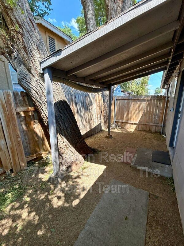 835 20th St property image