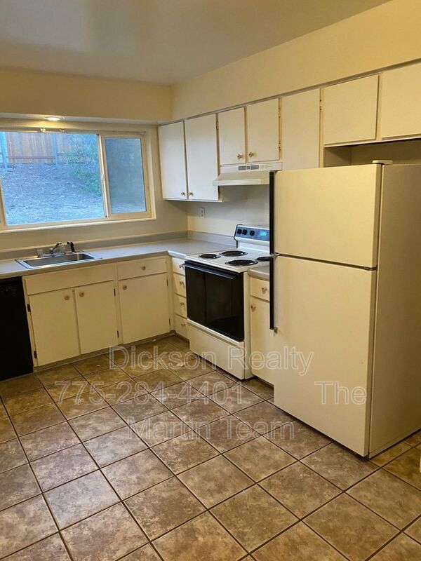 GREAT VIEWS - CLOSE TO UNR AND RANCHO SAN RAFAEL - ONE CAR GARAGE property image