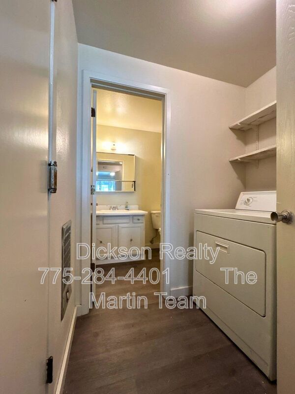 1664 Manchester Wy property image