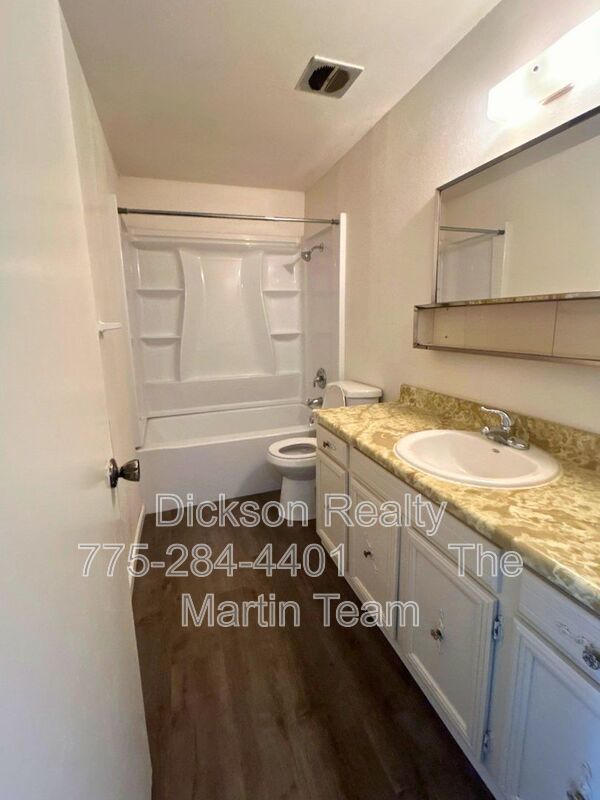 1664 Manchester Wy property image