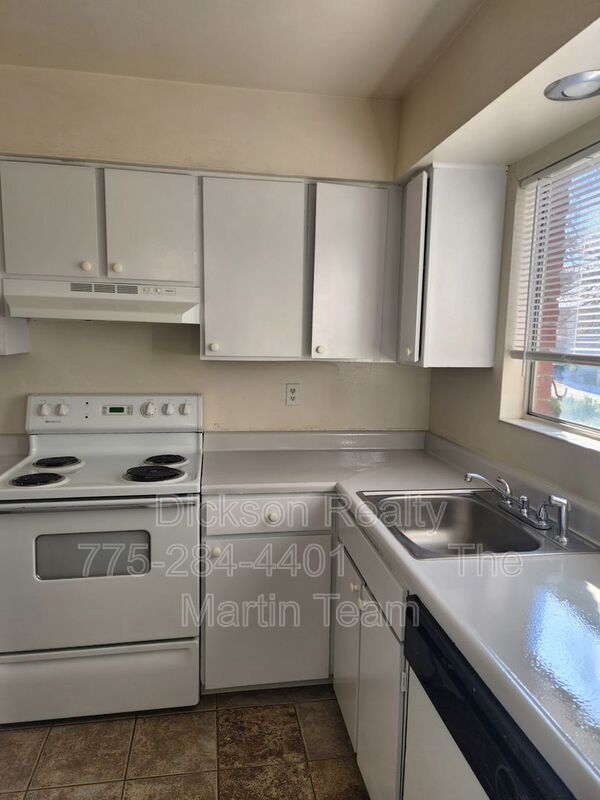 SMALL YARD- NEAR PARKS AND TRAILS - ONE COVERED PARKING SPOT property image