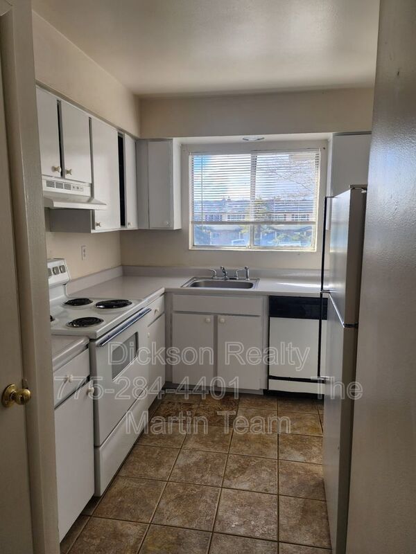 SMALL YARD- NEAR PARKS AND TRAILS - ONE COVERED PARKING SPOT property image