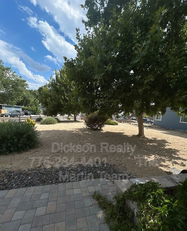 695 Denslowe Dr Unit B property image