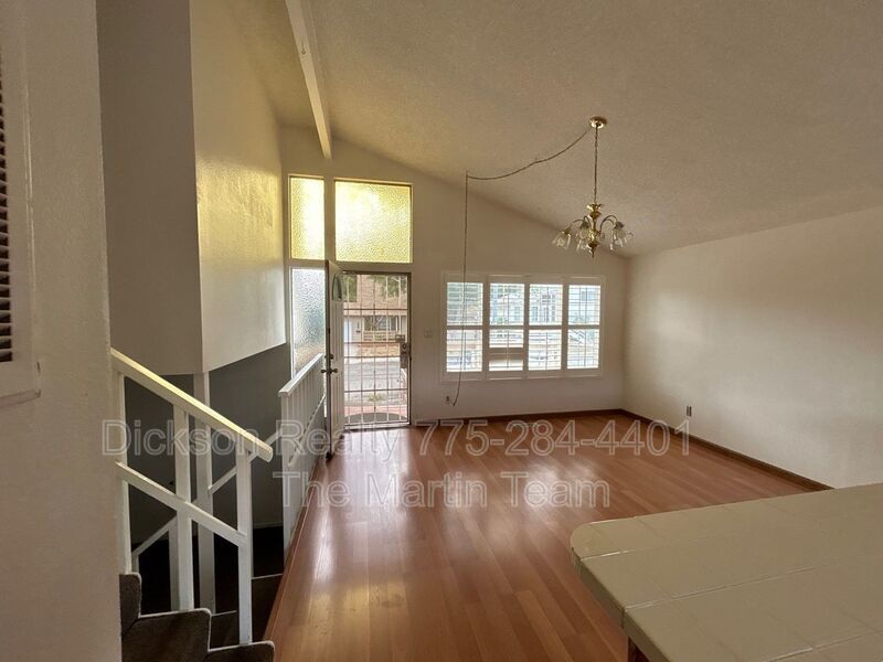 306 E Quail St property image