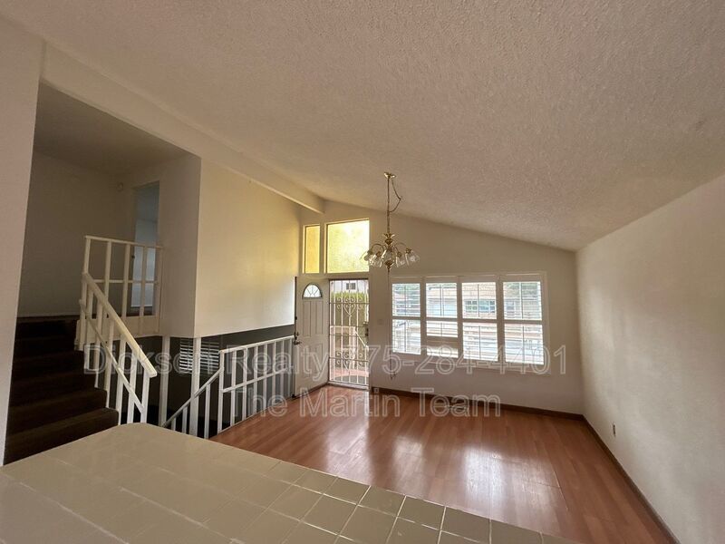 306 E Quail St property image